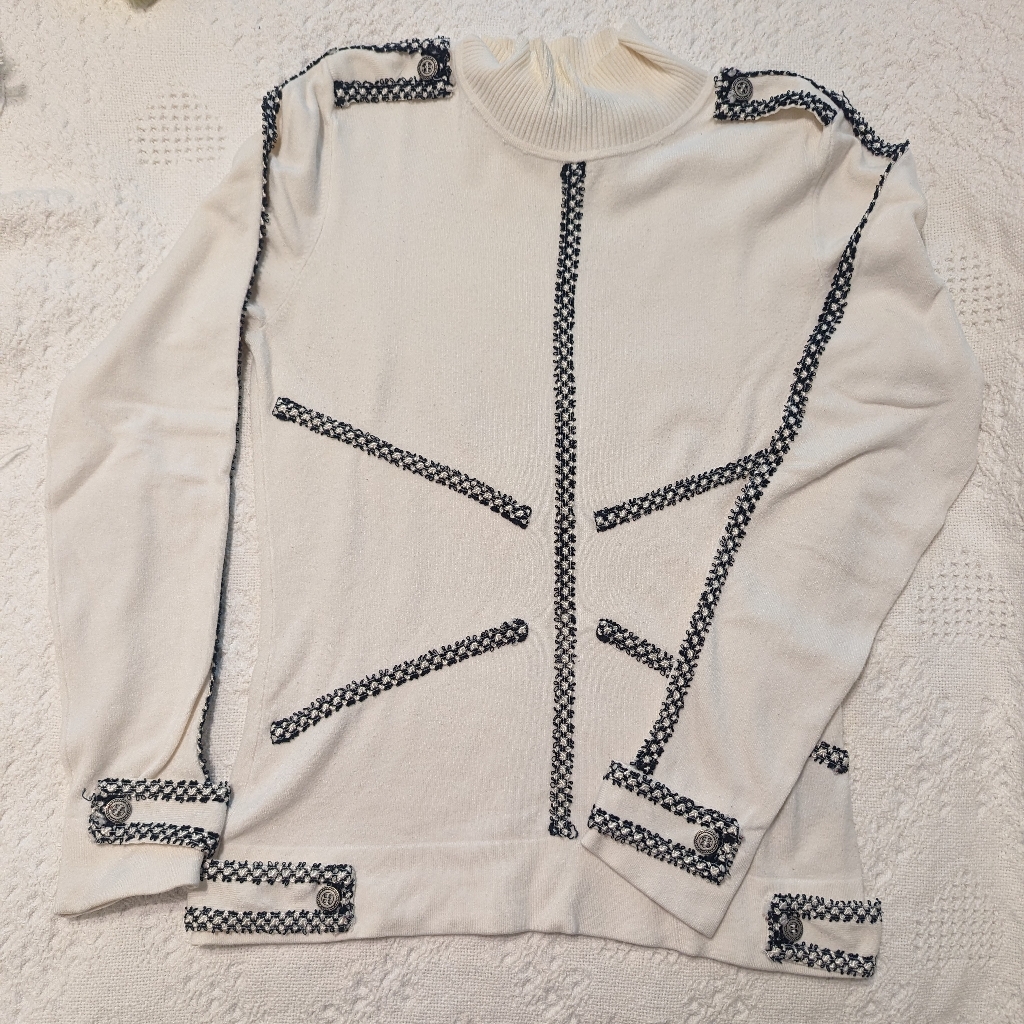 Yuka White Turtleneck With Detailing, Large